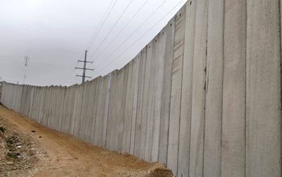 The great wall of Calais