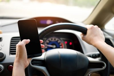 6 in 10 lorry drivers use mobile devices when driving