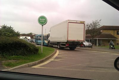 Lorries using bus lanes could aid Wales traffic flow